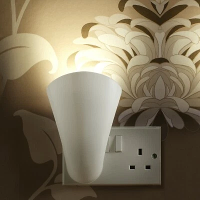 Auraglow Plugin GU10 Spotlight Uplighter Wall Wash Light UK Plug Socket Lamp - Image 1 of 4