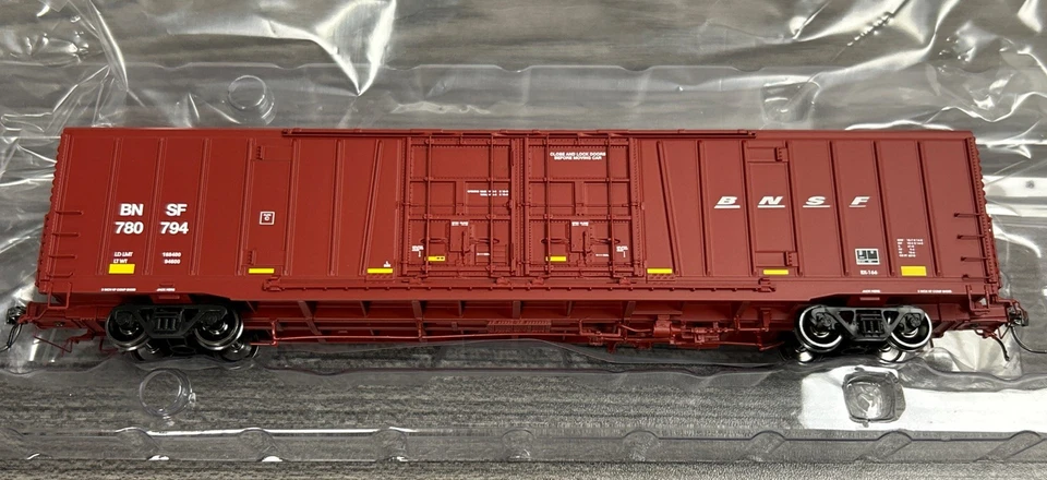 BLMA Models HO #53069 Bx-166 60’ Beer Car BNSF (Powerbar Logo) #780794 NOS! - Image 1 of 4