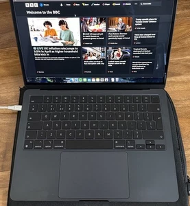 Apple MacBook Air 13.6" (2022 - 256GB SSD, M2, 8GB) Laptop - Midnight - Afbeelding 1 van 8
