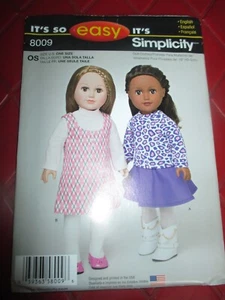 UNCUT Simplicity 8009 - 18" alto AMERICAN GIRL DOLL VESTITI cucito MODELLO - Foto 1 di 2