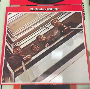 THE BEATLES / 1962-1966 UK GATEFOLD 2 X VINYL LP PCS7171 "RED VINYL" - Picture 1 of 11