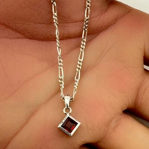Vintage 925 Sterling Silver Red Garnet Pendant Figaro Linked Necklace (4.6g) - Imagen 1 de 5