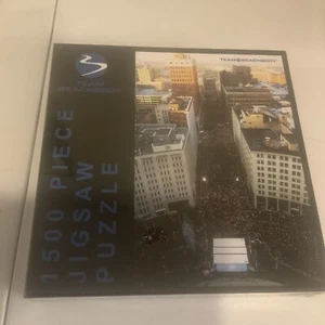 Team Beachbody 1500 Piece Jigsaw Puzzle Downtown Marathon Scene BNIB Sealed - Picture 1 of 2