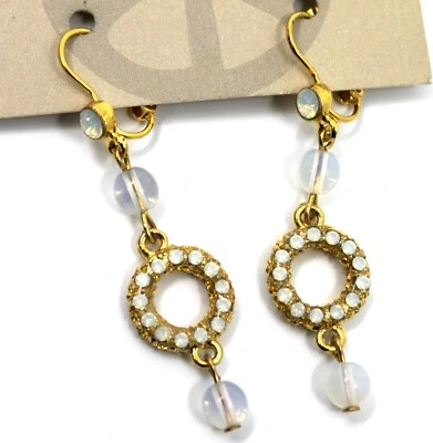 Pendientes colgantes de oro de susurros de temporada con cuentas blancas de cristal de Swarovski #2 Foto 1 de 4