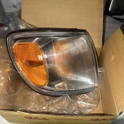 TOYOTA SIENNA 1998-2000 LUZ DE ESTACIONAMIENTO GIRO TRASERO DERECHO REPUESTO FABRICANTE DE EQUIPOS ORIGINALES - NUEVO Foto 1 de 4
