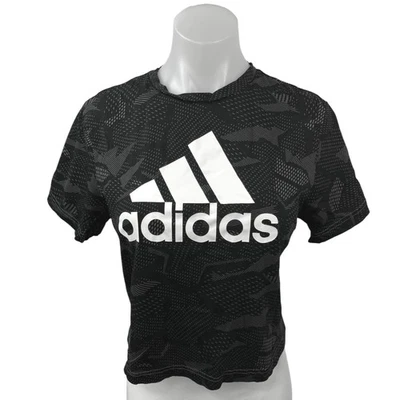 Camiseta deportiva Adidas Essentials para mujer negra blanca con estampado integral S Foto 1 de 4