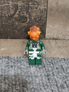 Lego Star Wars Mon Calamari Officer Minifigure Exclusive 7754 not matching body - Picture 1 of 7
