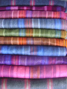 WHOLESALE LOT OF 30 SOFT ALPACA WOOL ALONSO BLANKETS 45" X 66" - FOR KIDS 39V - Picture 1 of 12
