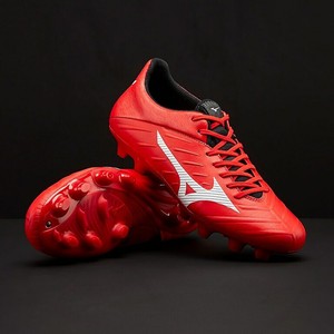 scarpe rosse da calcio