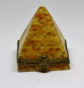 LIMOGES FRANCE BOX - RENAISSANCE GUILD - EGYPTIAN PYRAMID - PHARAOH'S HEAD CLASP - Picture 1 of 11
