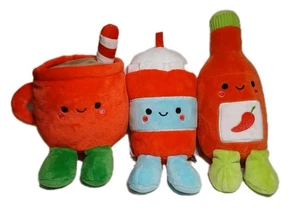 Peluche magnético 3 Hallmark Better Together: taza de cacao caliente, batido, salsa caliente   - Imagen 1 de 9