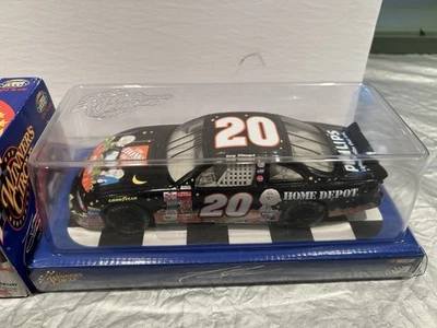 Pontiac Tony Stewart Charlie Brown 2002 en busca de la gran calabaza 1/24 nuevo en caja Foto 1 de 2