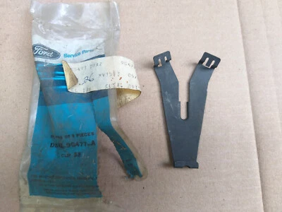 Nuevo de Lote Antiguo 1975 76 Ford Mustang II F100 302 EGR TUBO CONTRAPRESIÓN TRANSDUCTOR CLIP Foto 1 de 4