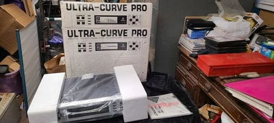 Behringer Modelo DSP 8024 Ultra-Curve Pro Digital 24-Bit Doble DSP Mainframe Nuevo en Caja Foto 1 de 4