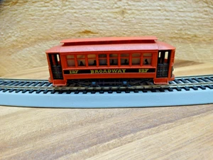 HO Scale Broadway 137 Powered Street Trolley - Picture 1 of 6