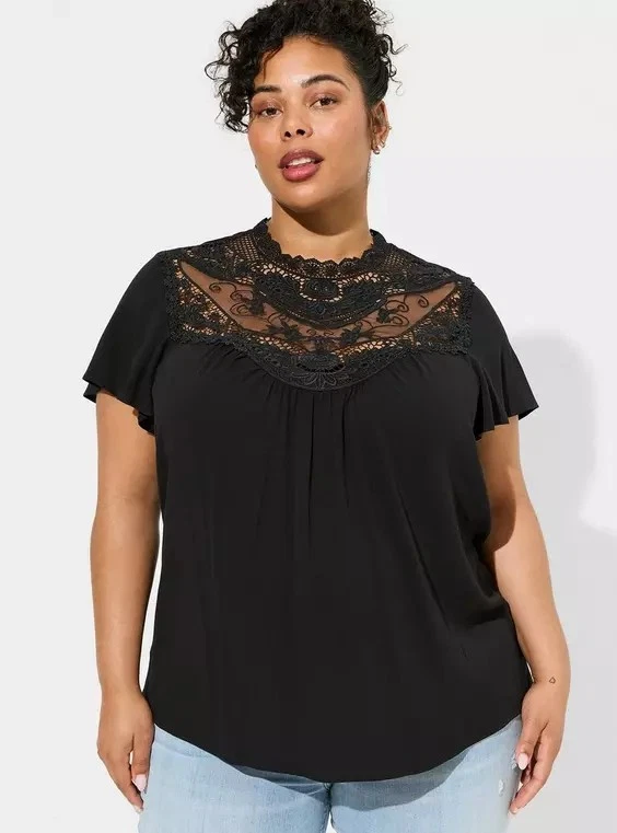 Top de manga corta cuello falso de encaje negro tórrido talla 2 Foto 1 de 4