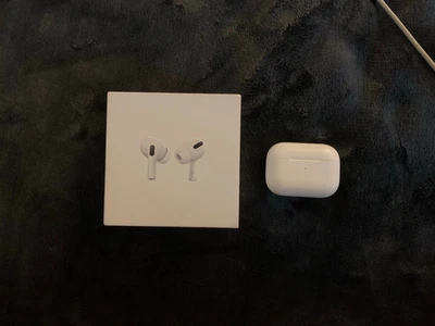 Apple AirPods Pro (1. Generation) – Gebraucht, A2084  A2083  A2190, Teildefekt  - Bild 1 von 4