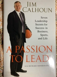 EINE LEIDENSCHAFT ZU FÜHREN: SIEBEN FÜHRUNGSGEHEIMNISSE FÜR DEN ERFOLG IN Von Jim Calhoun NEU - Bild 1 von 2