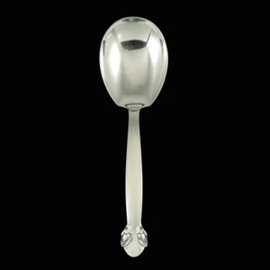 Georg Jensen. Sterling Silber Servierlöffel, klein 115 - bittersüß / Pinje. - Bild 1 von 1