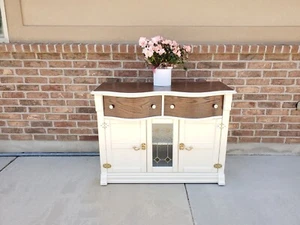 Gorgeous Refinished Pulaski Keepsakes Buffet - Picture 1 of 10