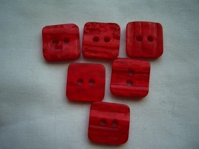 RED SQUARE SHAPED TEXTERED SMALL 2 HOLE  BUTTONS x 6  FREE P&P - Image 1 of 4