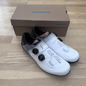 *NUEVO EN CAJA* Zapatos de ciclismo de carretera Shimano SH-RC702 blancos/negros talla 45 carbono - Imagen 1 de 13