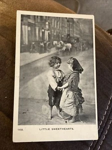Postcard "LITTLE SWEETHEARTS" - Picture 1 of 2