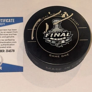 MARIAN HOSSA (Hawks) Signed 2010 STANLEY CUP Official GAME 6 Puck w/ Beckett COA - Picture 1 of 4