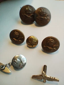Original WW2 RAF brass buttons, 2xsmall &2x large plus 3 extra items - Picture 1 of 13