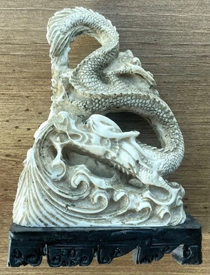 "Estatua de resina china vintage dragón base de madera 5"" x 3,5"" Foto 1 de 4