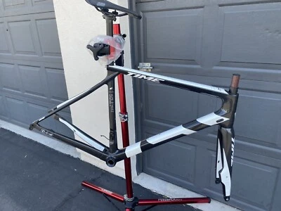 Low Miles | Time Alpe D'Huez 01 AKTIV Small (54cm) Disc Brake Carbon Frameset - Image 1 of 4