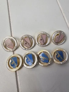 Vintage Springfield Illinois Pins Menge 8 rosa und blau I Kearney Tourney-ILL   - Bild 1 von 1