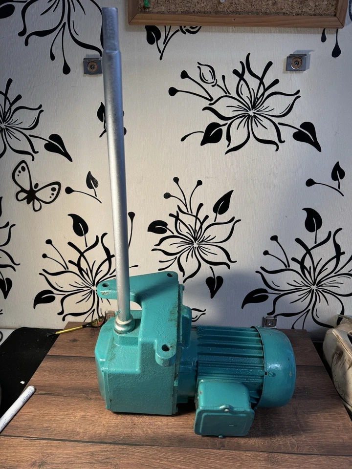 Getriebemotor Elektromotor mit Welle Bastler ungetestet Industrie Motor - Bild 1 von 4