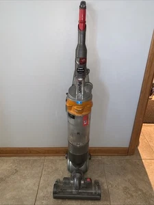 Dyson Upright Vacuum Cleaner DC18 All Floors Slim Ball Carpet Cleaner Read - Picture 1 of 7