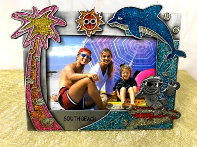 South Beach Scene Photo Frame! Holds a Photo 2.75"x4.25"aprox. - Quality - Heavy - Image 1 of 4