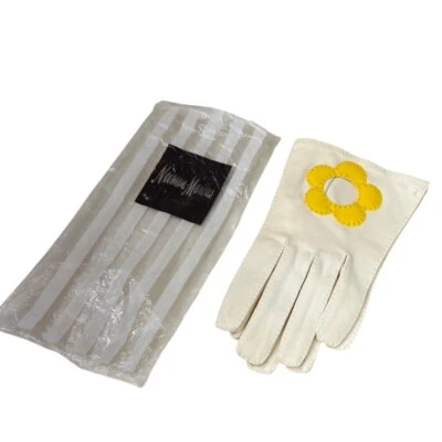 Vintage Neiman Marcus Ladies Gloves Yellow Daisy Crescendo Tailored Cotton 7.5 - Image 1 of 4