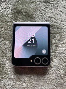Samsung Galaxy Z Flip 6 - 256GB Steel grey Android Smartphone - GRADE A - Picture 1 of 9