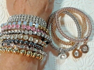 Pulseras de tenis, cadenas de cuerda elástica con dijes, pulseras de cuentas con piedras Foto 1 de 4