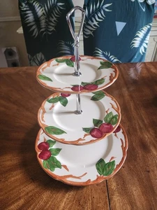 Vintage Franziskaner Apfelblütenmuster 3 Ebenen Leckerbissen Tablett Servierer Dessert EUC  - Bild 1 von 6