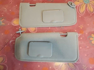 01-07 Mazda Tribute Ford Escape conductor pasajero izquierda derecha derecha parasol gris (B324) - Imagen 1 de 9