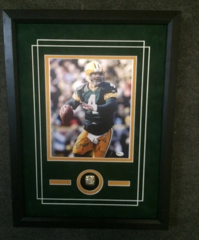 Brett Favre Green Bay Packers Framed 8x10 Commemorative w-Replica Ring Cover
