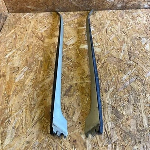 Juego de pilares para molduras de parabrisas exterior Mercedes-Benz W126 - Imagen 1 de 11