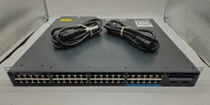Conmutador de red Cisco 48 puertos GbE y 2 puertos QSFP+ con 2x 1100 W WS-C3650-12X48UZ-S - Imagen 1 de 4