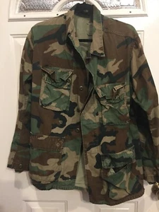 Vintage US Army Woodland Camouflage shirt (size Med-Long) - Picture 1 of 10
