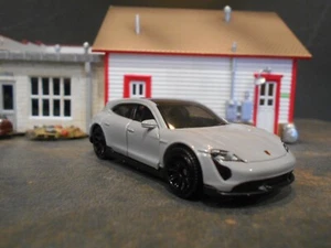 2023 Porsche Taycan GTS Sport Turismo - Maßstab 1:64 Limited Edition - Bild 1 von 15