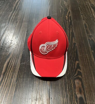 Reebok NHL Detroit Redwings Fitmax 70 Hat Men’s S / M Red White - Image 1 of 4