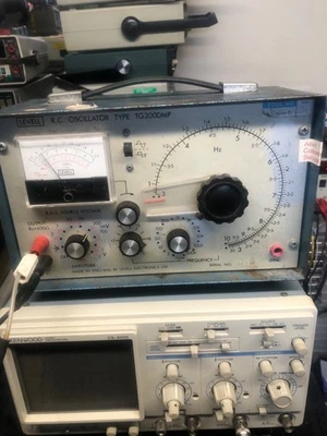 levell rc oscillator type TH200dmp - Image 1 of 4
