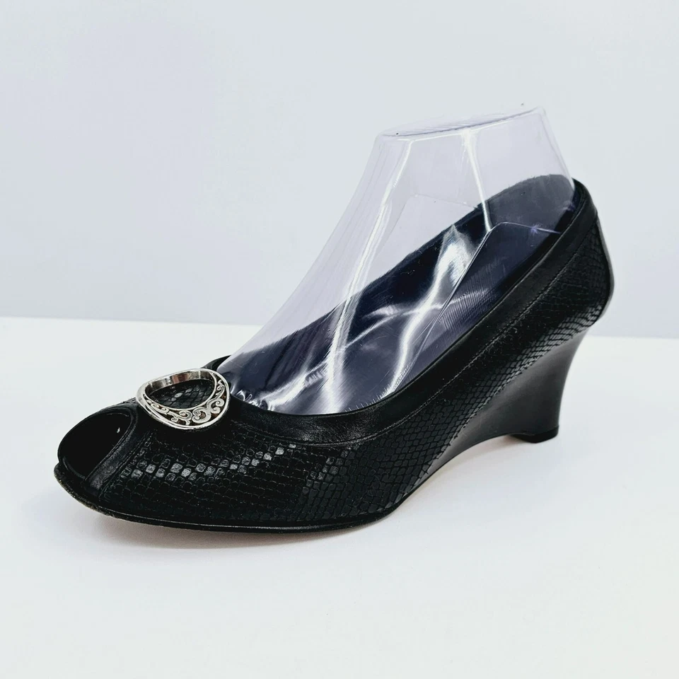 Tacones de cuña Brighton Nelly 8 M cuero negro estampado de serpiente punta abierta pitón sin cordones Foto 1 de 4
