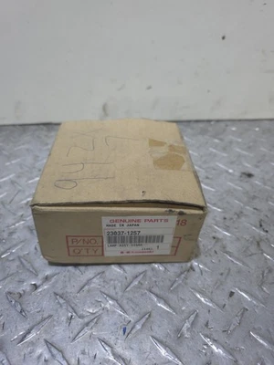 Kawasaki Ninja ZX7R 1987-2003 NUEVO CONJUNTO INTERMITENTE DELANTERO DE FÁBRICA 23037-1257 Foto 1 de 4