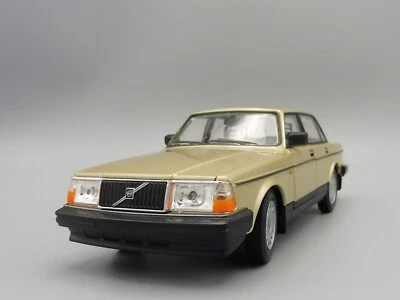 VOLVO 240 GL Limousine Oro Metallizzato 1/24 WELLY 24102W Sedan 244 NEX MODELS - Immagine 1 di 4